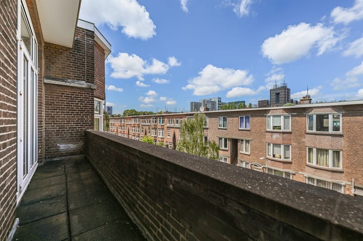 Photo 17 of van Naeltwijckstraat 72