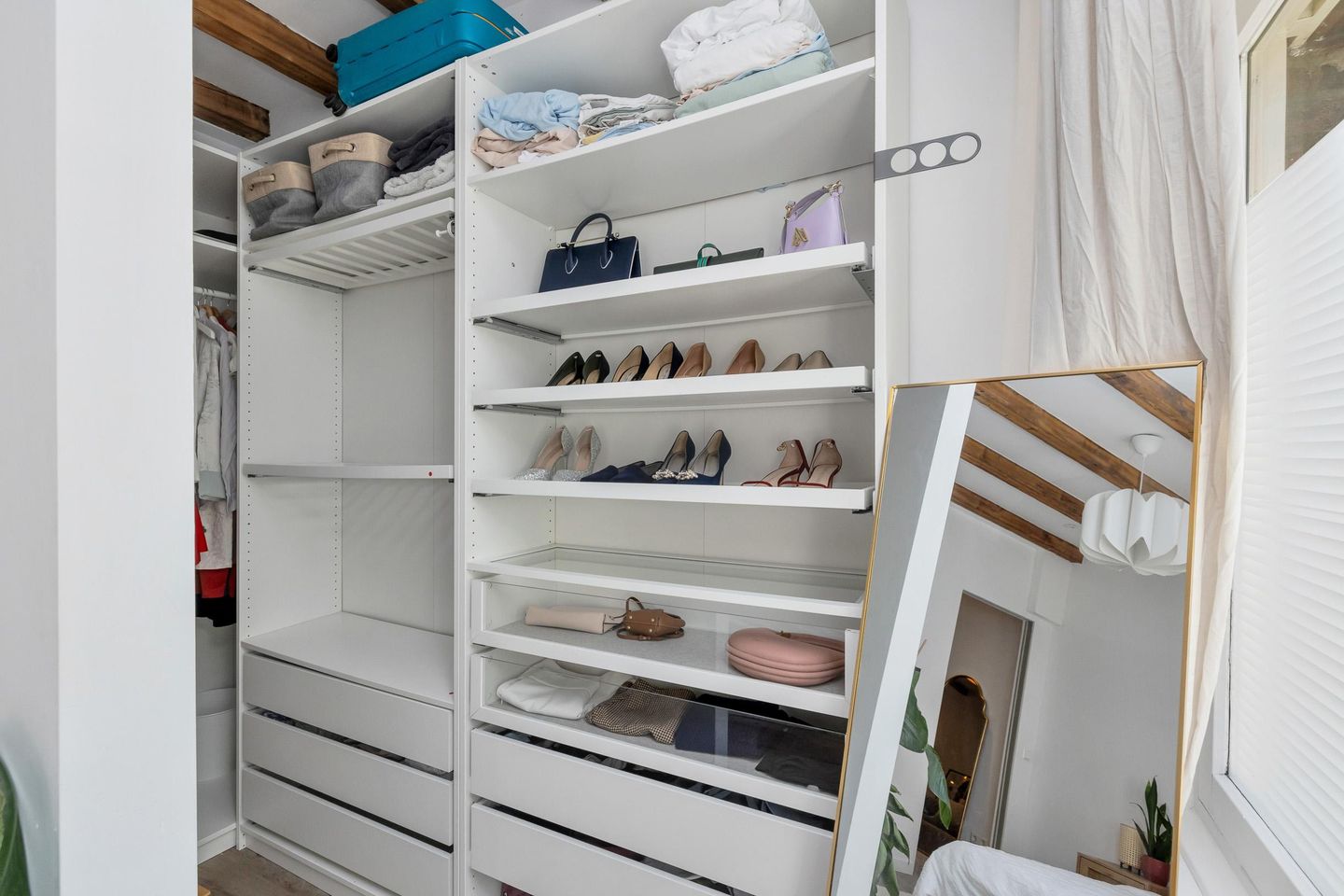 Photo 44 of Bloys van Treslongstraat 58-H