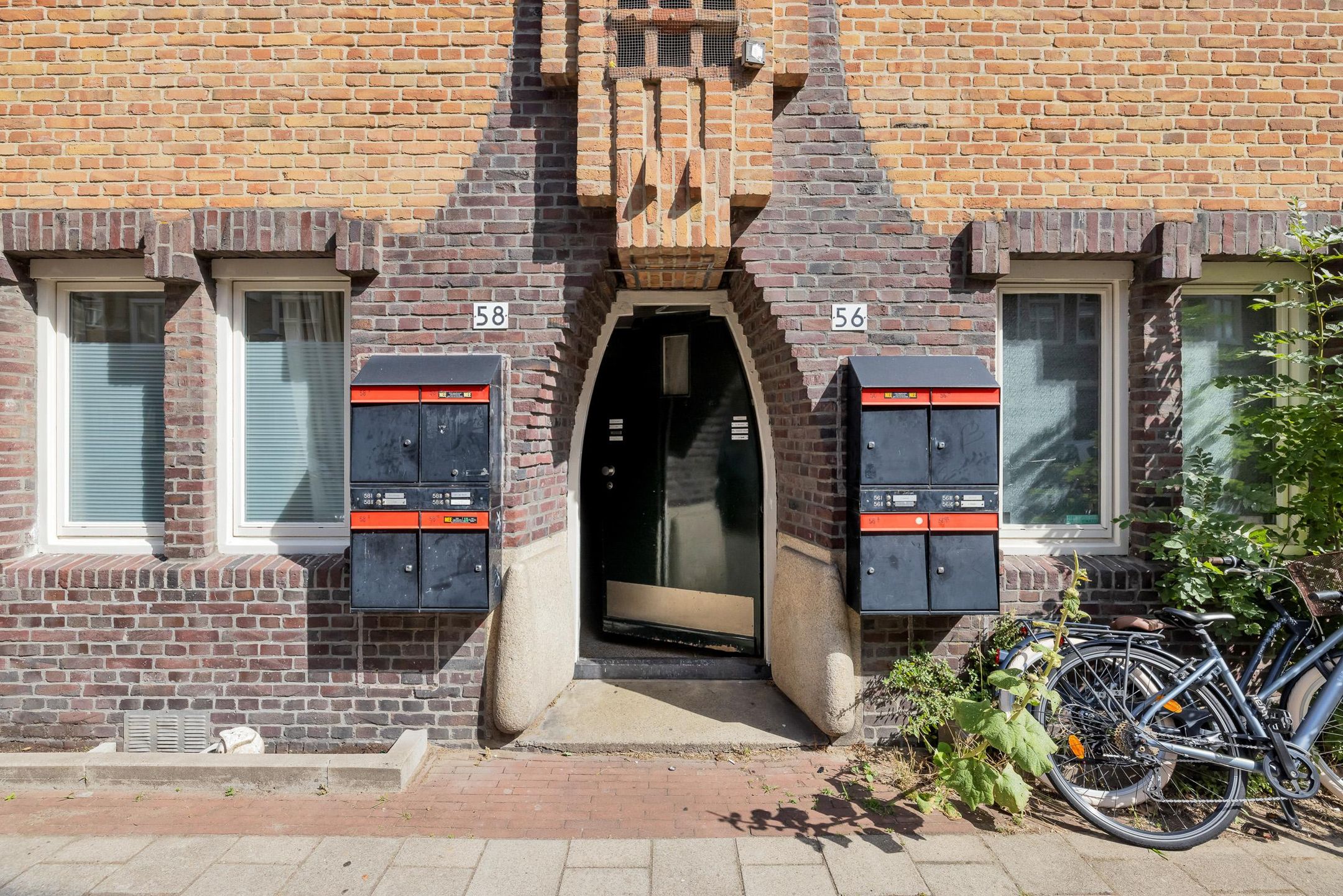 Photo 3 of Bloys van Treslongstraat 58-H