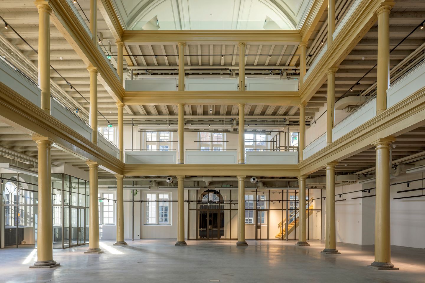 Bekijk foto 2 van Kloveniersburgwal 50