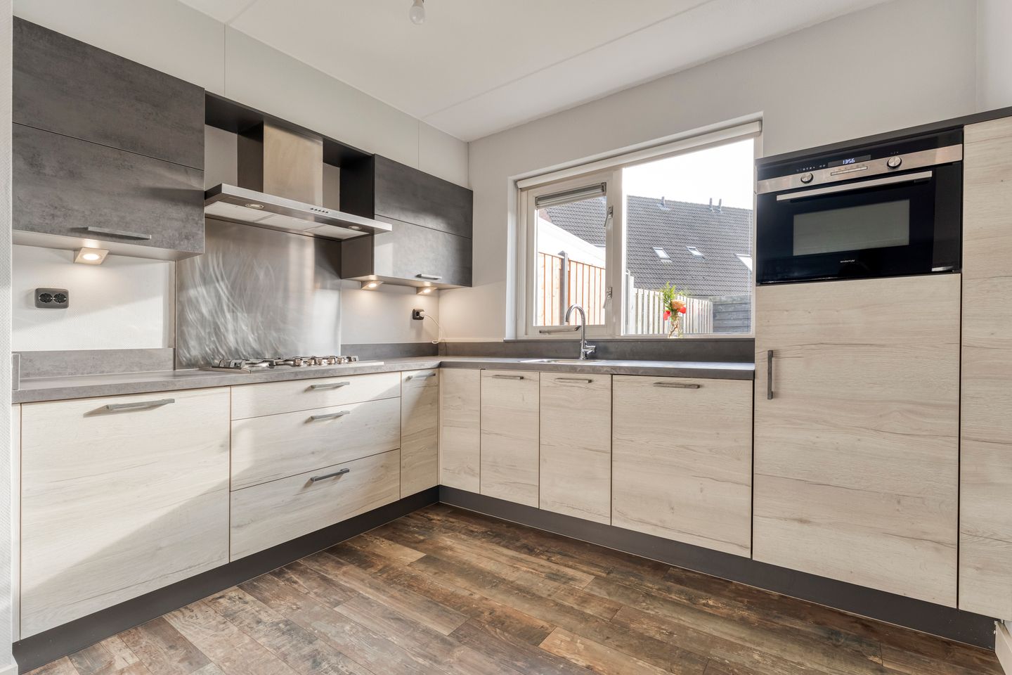 Photo 14 of Anne Franklaan 17