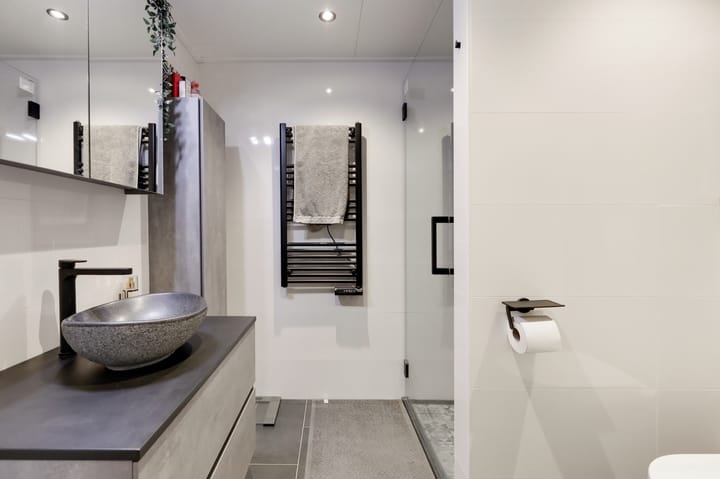 Photo 4 of Roerdompstraat 8