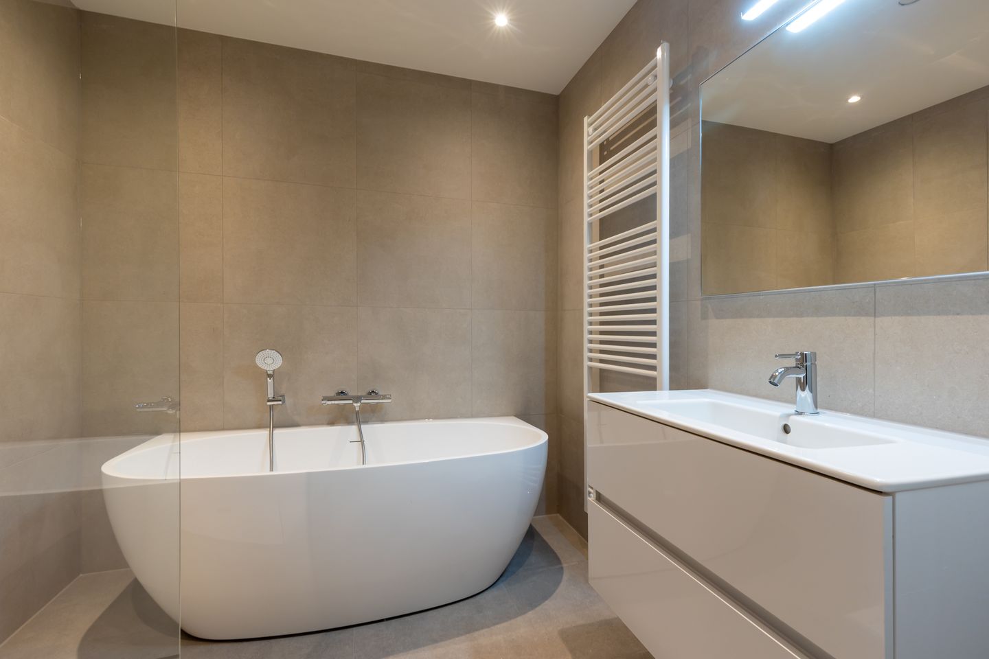 Photo 20 of Cazenderstraat 8