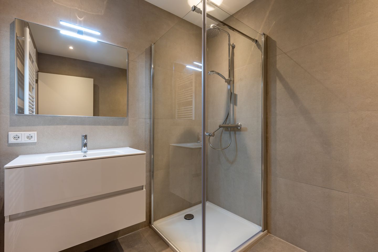 Photo 29 of Cazenderstraat 8