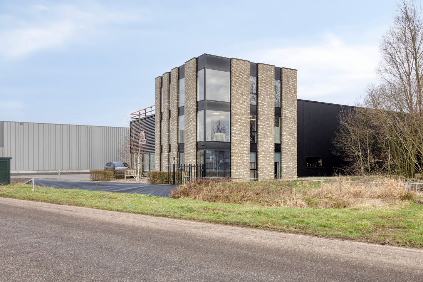 View photo 2 of Bulk 19