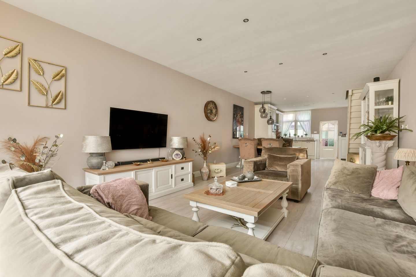 View photo 2 of Dubbele buurt 11