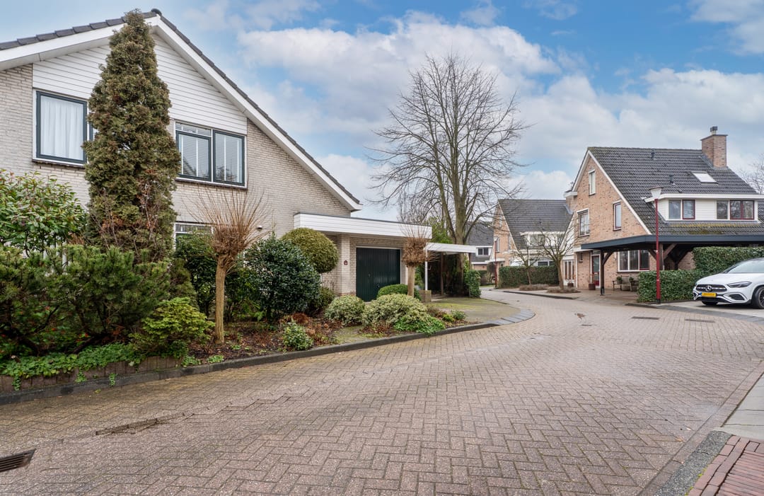 Photo 7 of Adriana van Roonhof 10