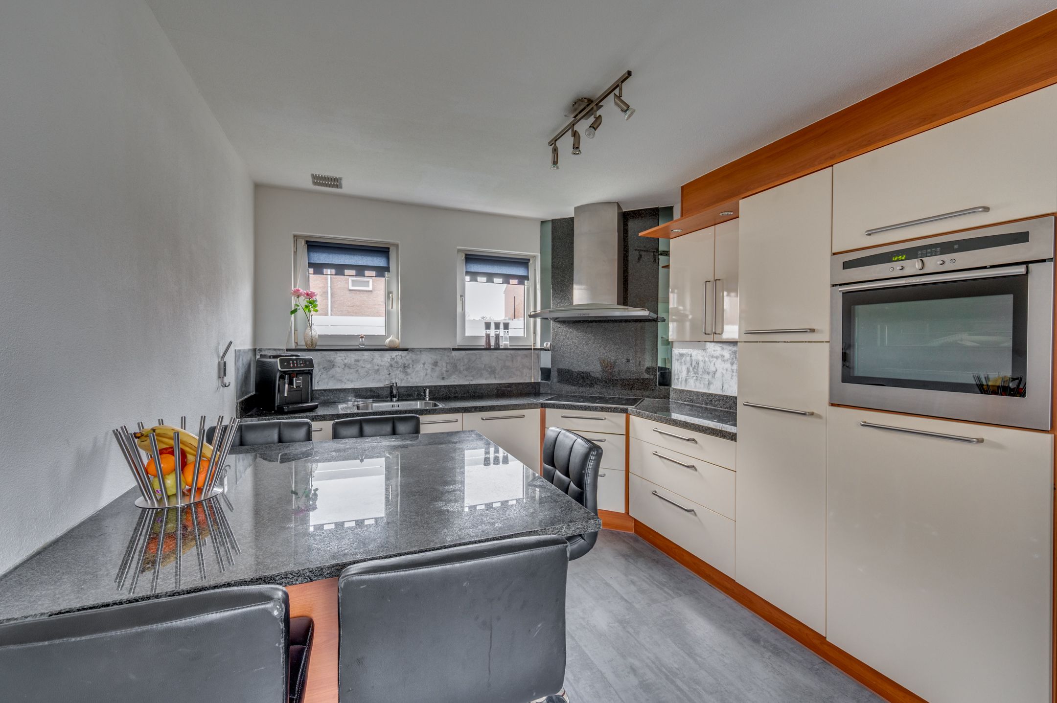 Photo 9 of Burg Gielenstraat 26