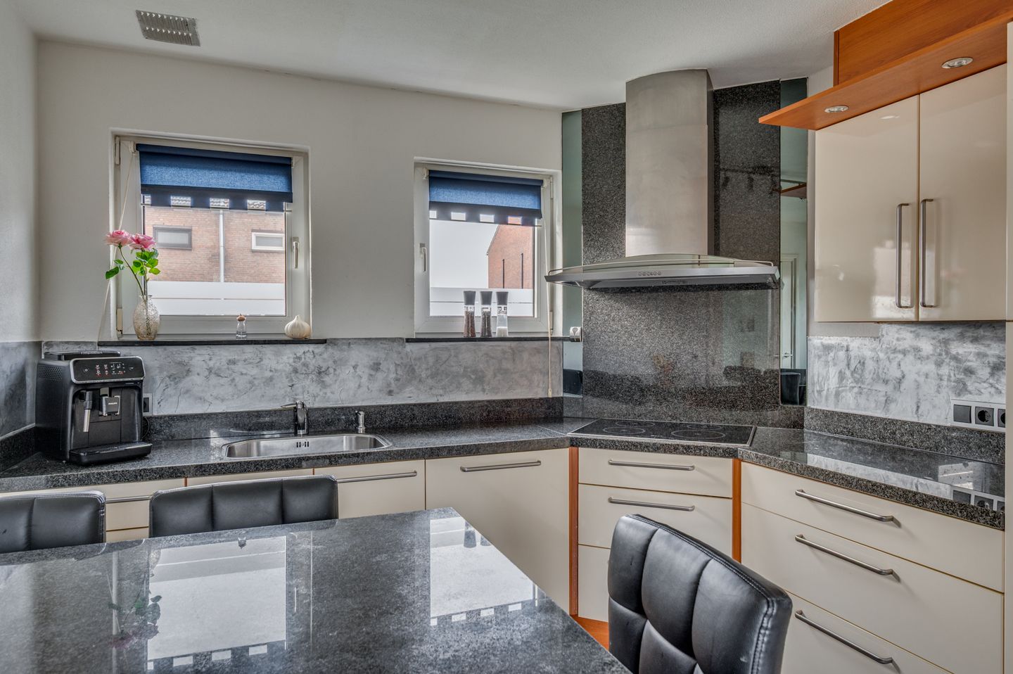 Photo 10 of Burg Gielenstraat 26