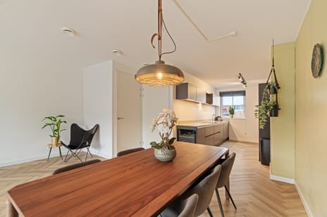 Buckingham 27 tertiary image