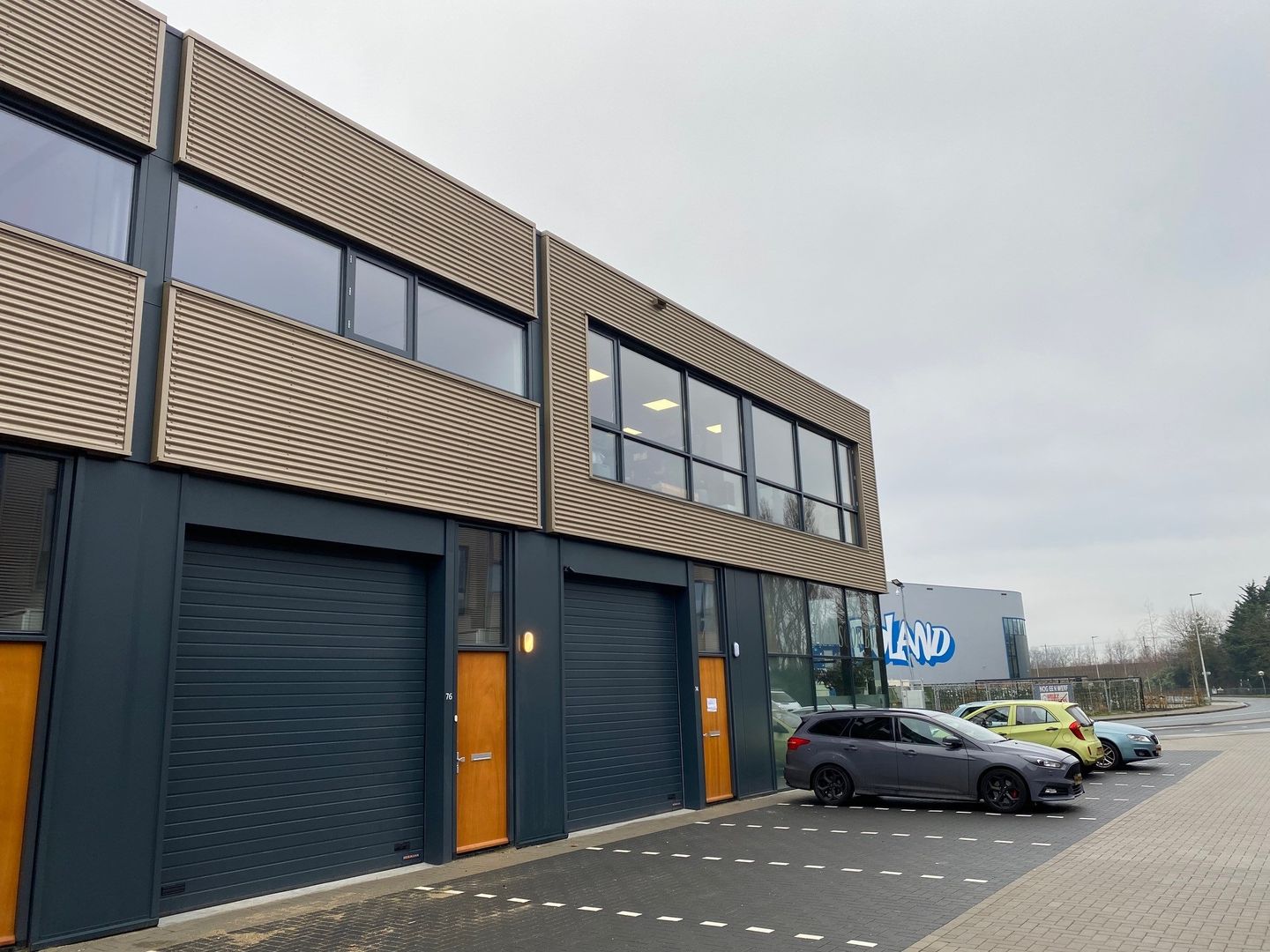 View photo 2 of Prismalaan West 76