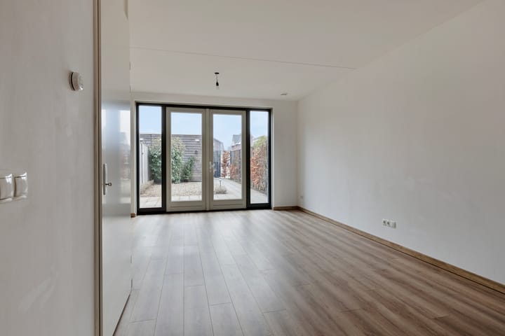 Photo 4 of Julianastraat 82