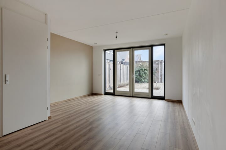 Photo 5 of Julianastraat 82