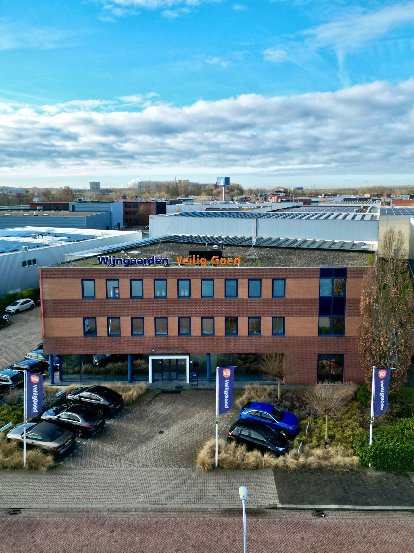 View photo 4 of Trapezium 400