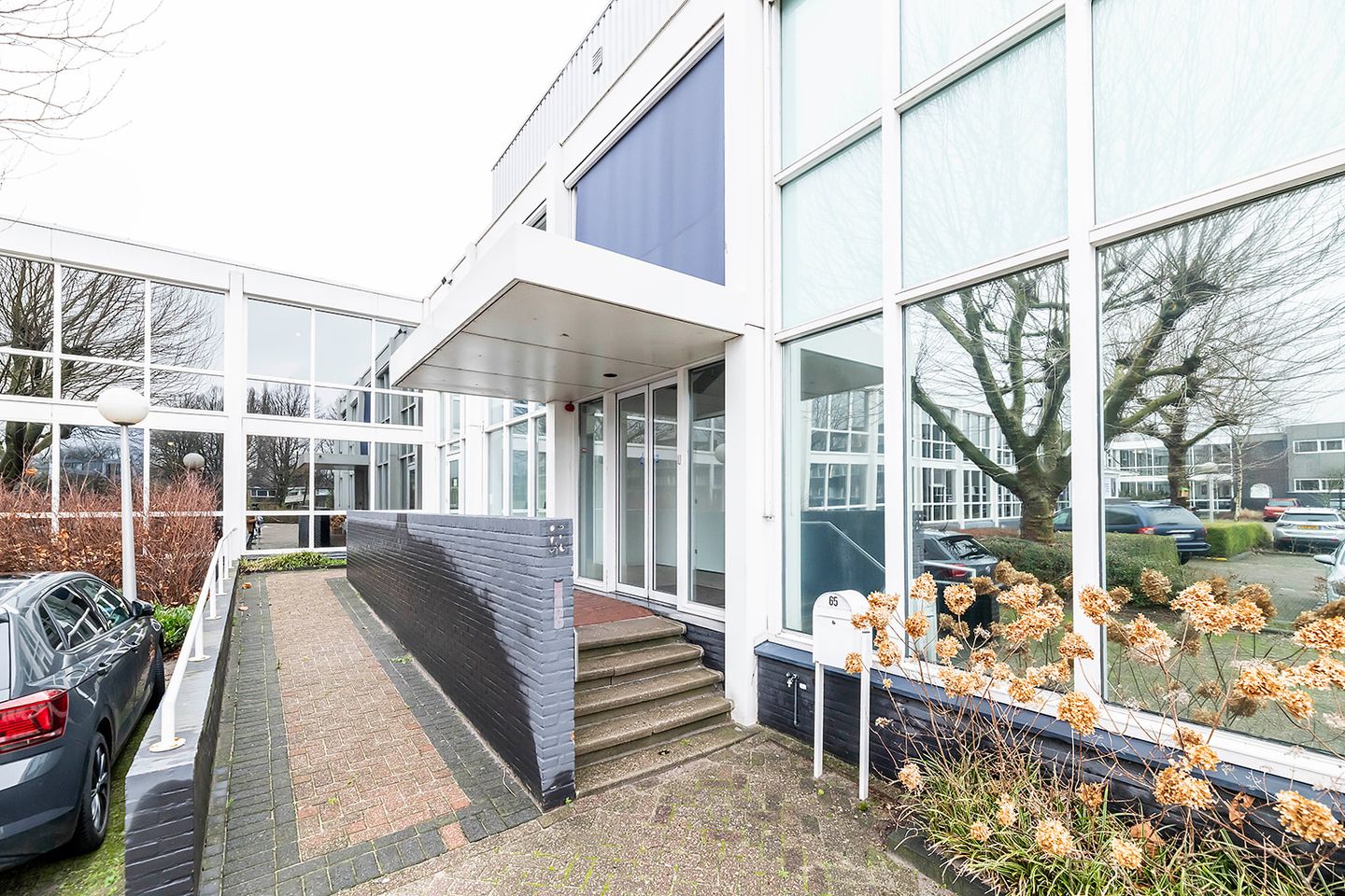 Bekijk foto 2 van Vliegveldweg 65