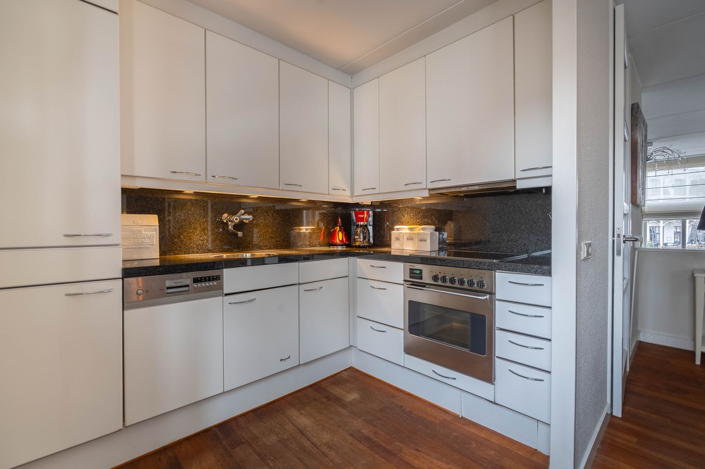 Photo 10 of Curaçaostraat 8