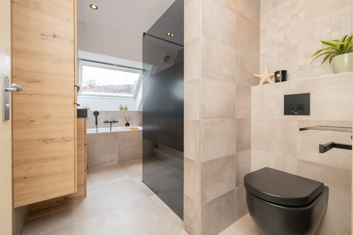 Photo 4 of Leeuwerik 23