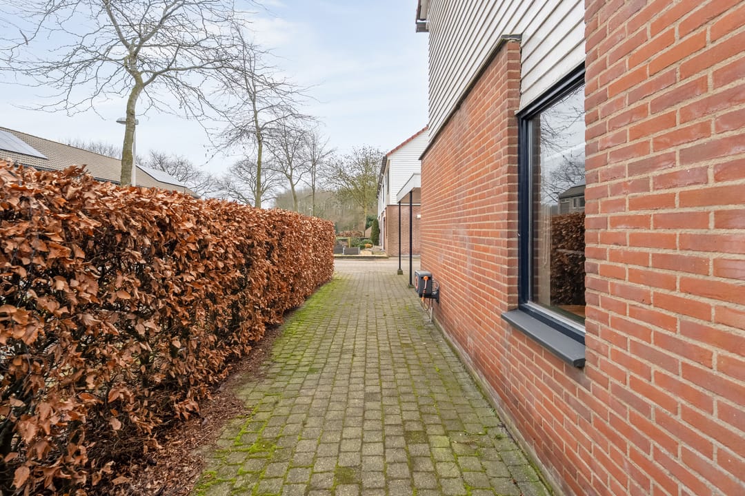 Photo 32 of Curiestraat 211