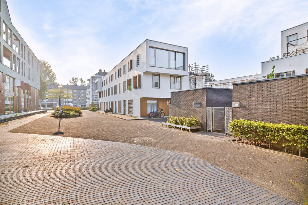 Photo 32 of Wolbrantskerkweg 125