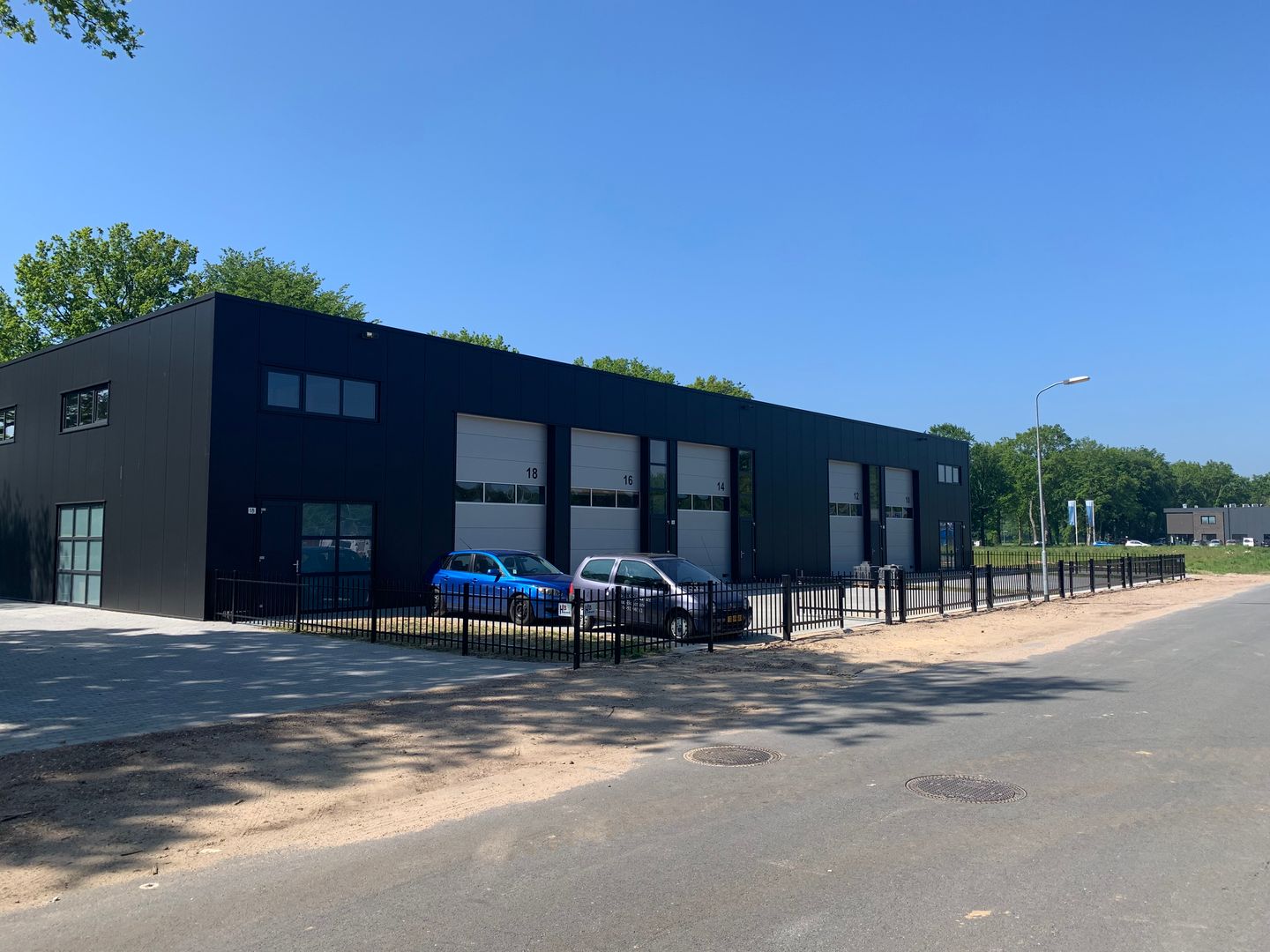 Bekijk foto 1 van Op den Berg 16