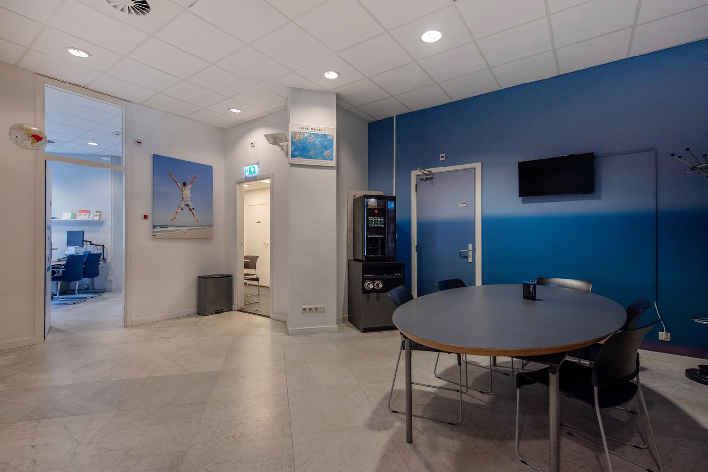 View photo 3 of Hofweg 9