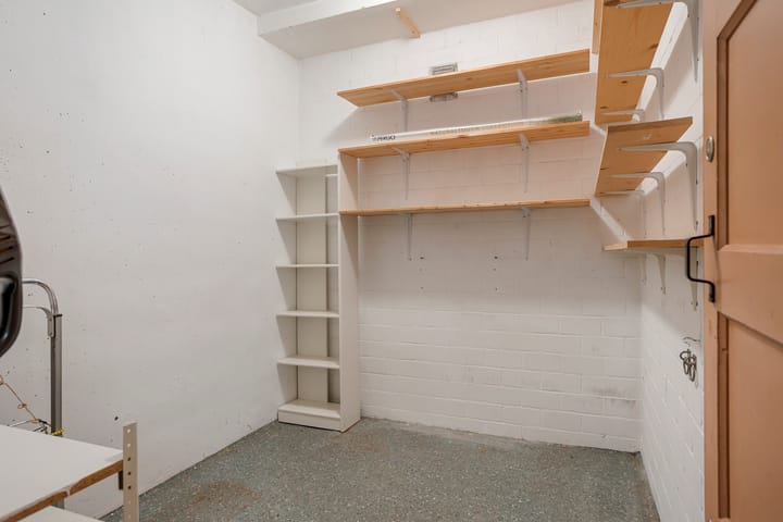 Photo 33 of van Vredenburchweg 459