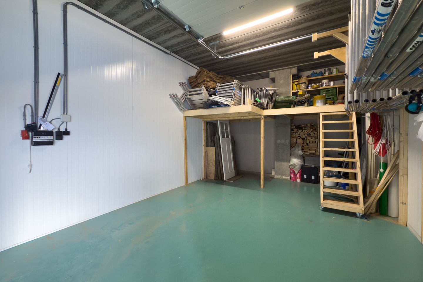 View photo 3 of Industrieweg 69-26