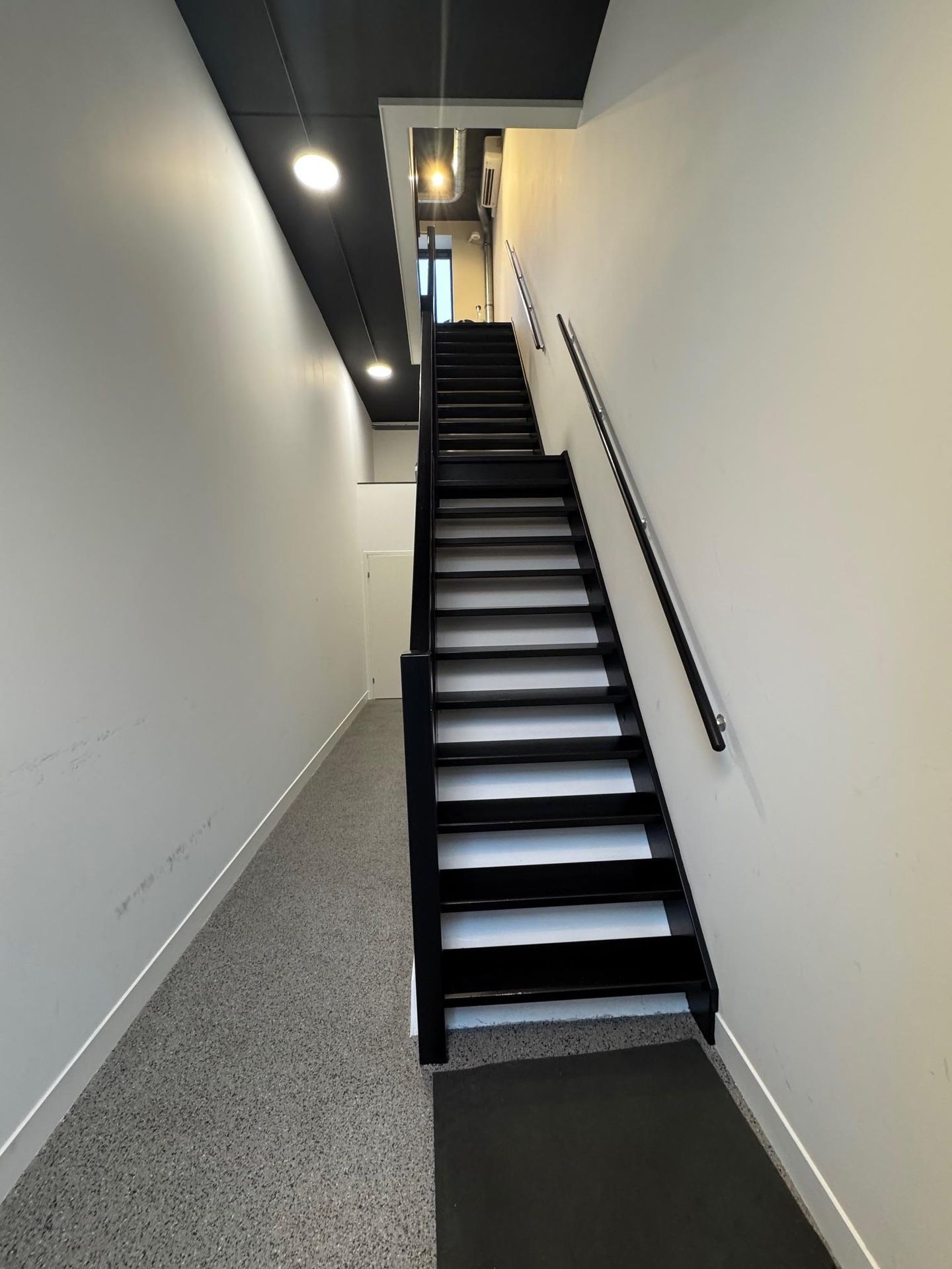 View photo 2 of Neerloopweg 5-A7