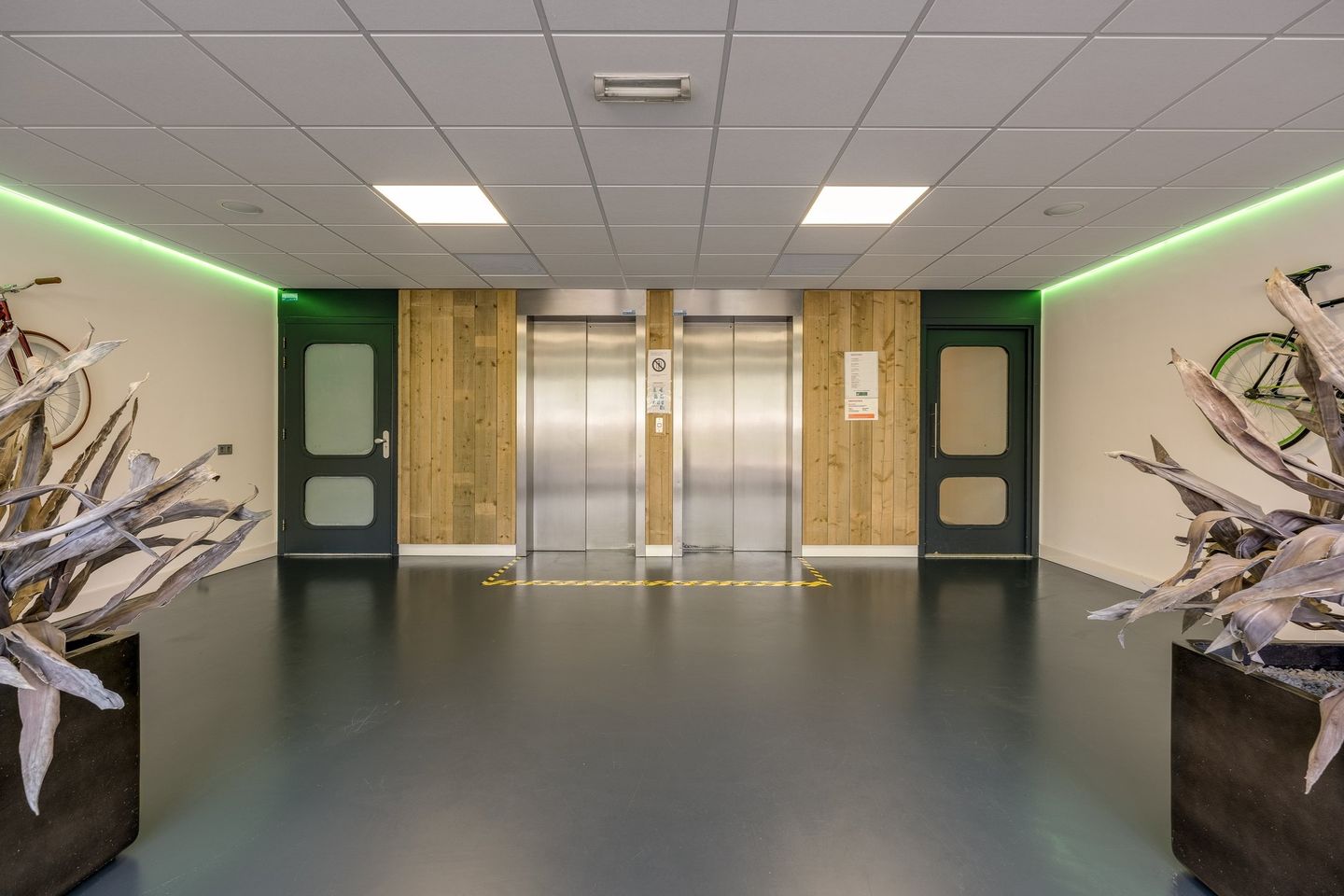 Bekijk foto 5 van Stationsplein 4