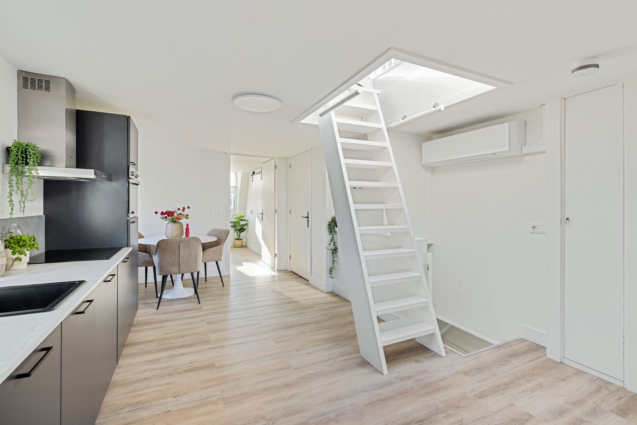 Foto 18 van Lange Lauwerstraat 26-B