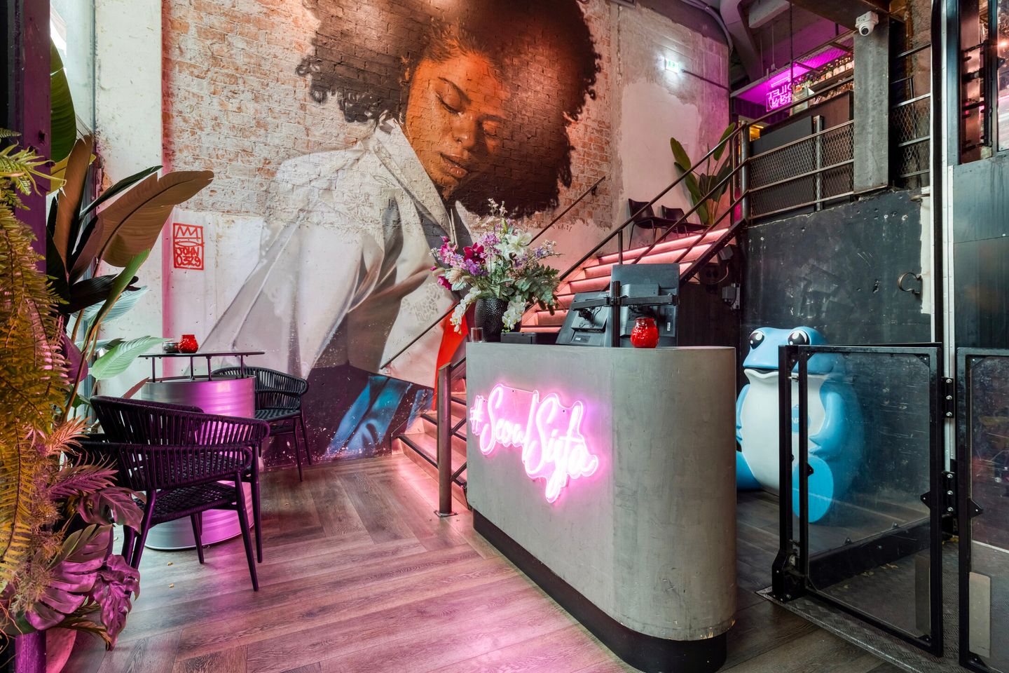 Bekijk foto 2 van Reguliersdwarsstraat 20