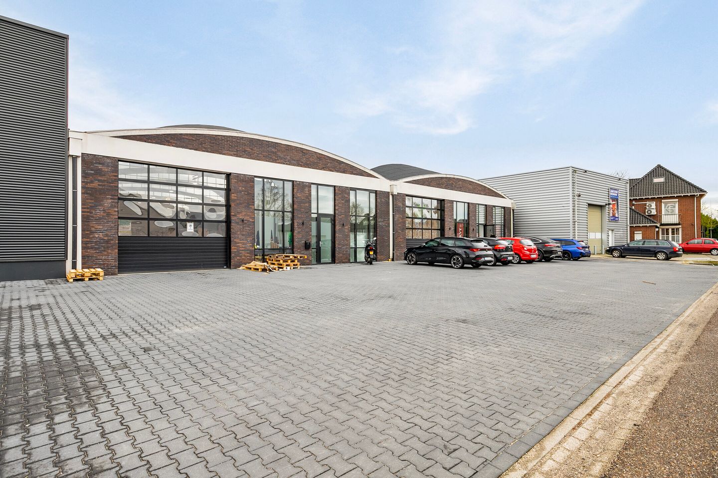 View photo 2 of Spoorlaan Noord 172-174