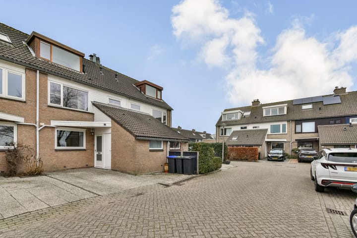 Photo 4 of Spinel 63