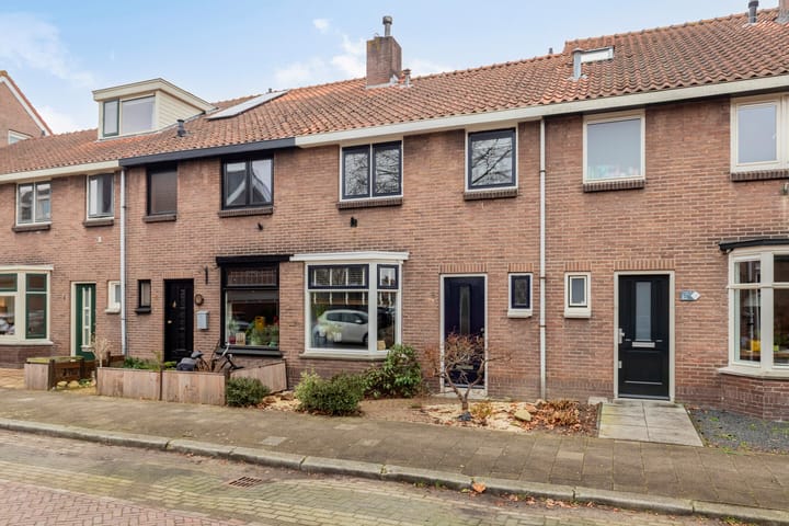 Prins Bernhardstraat 8