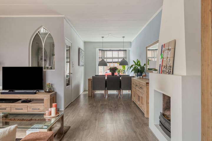 Photo 2 of Prins Bernhardstraat 8