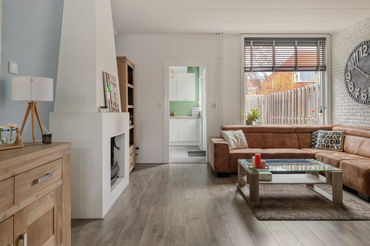 Photo 11 of Prins Bernhardstraat 8