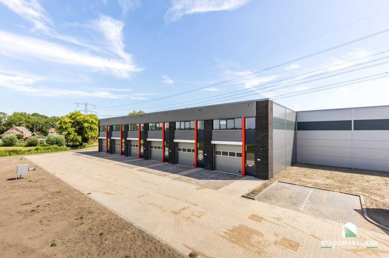 View photo 3 of Smaragd 402