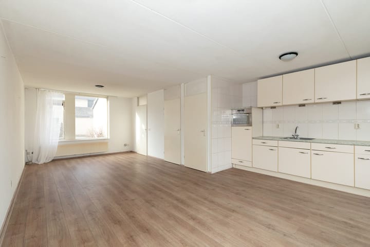 Photo 5 of Mantingestraat 35