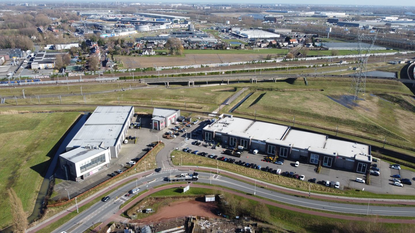 View photo 2 of Zwaalweg 30-32