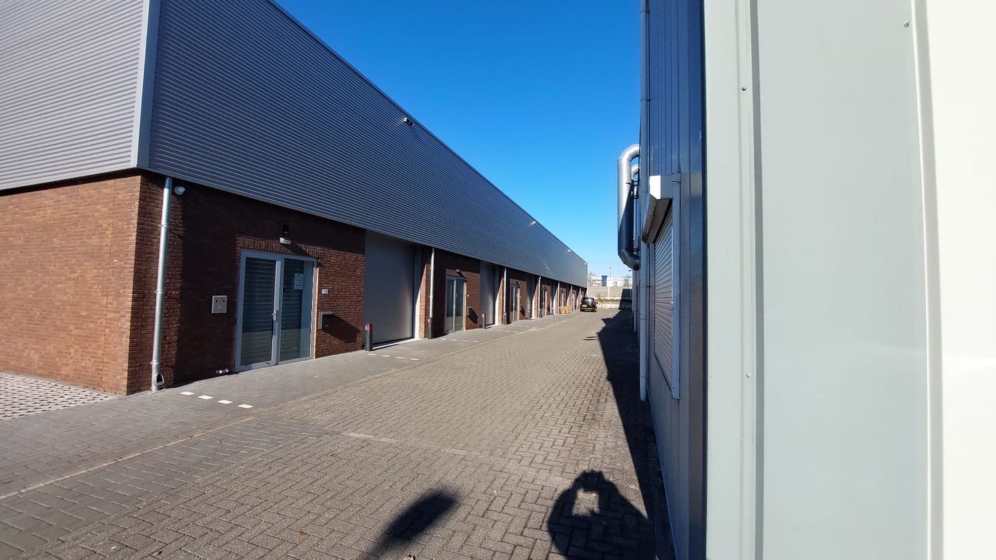 View photo 2 of Rooseindsestraat 11-D