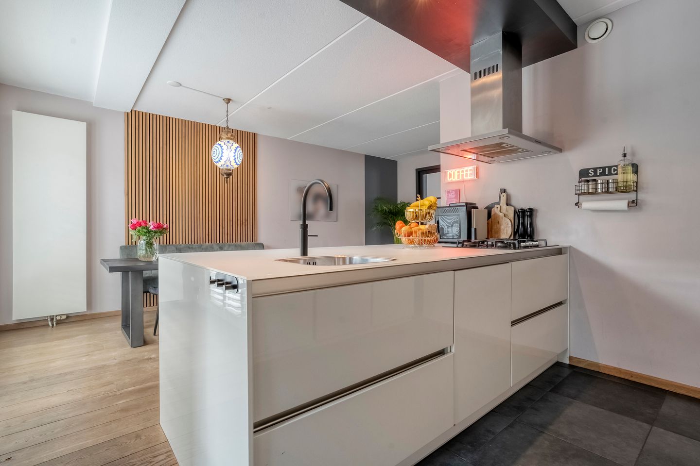 Photo 10 of Bertram 9