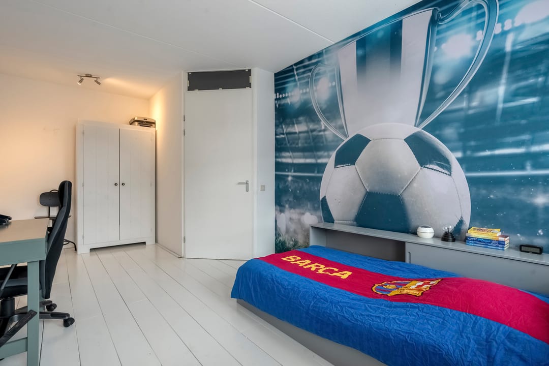 Photo 23 of Bertram 9