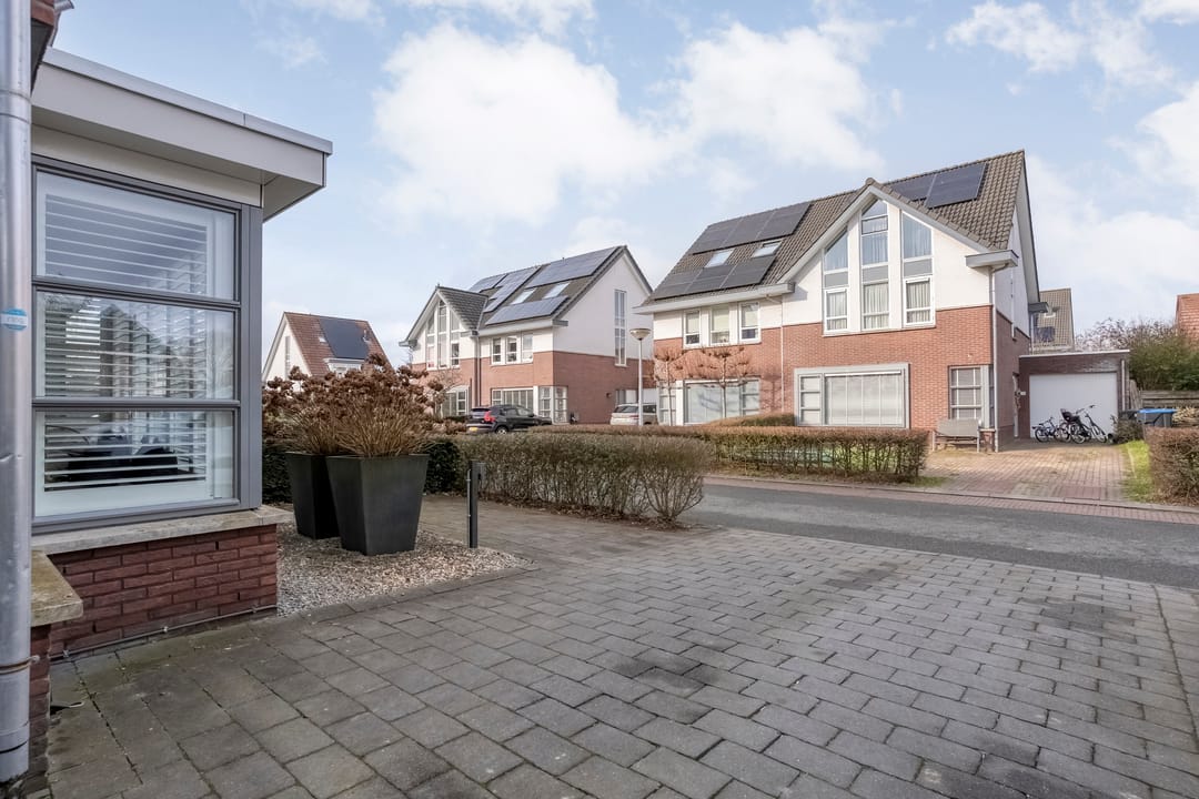 Photo 41 of Bertram 9