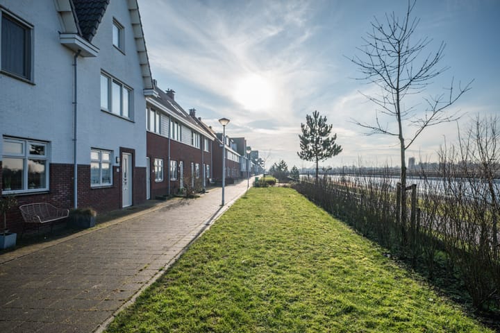 Photo 4 of Ad van der Steurzoom 80