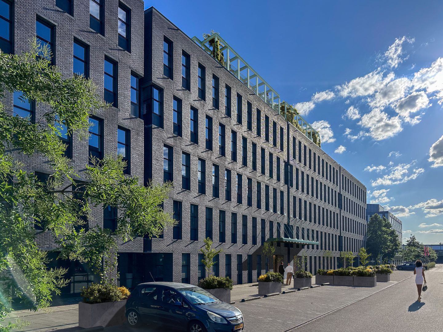 View photo 2 of Robert Schumandomein 4