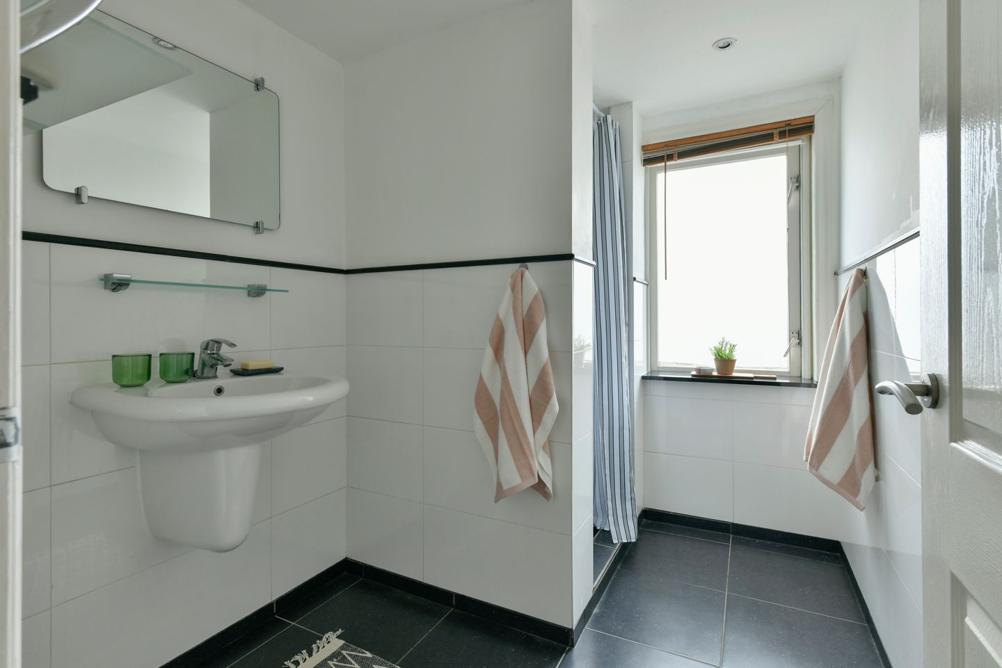 Photo 19 of Meidoornstraat 26