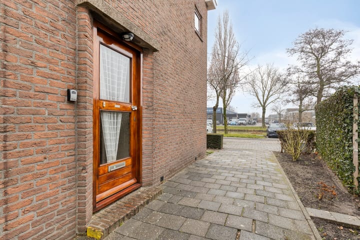 Photo 5 of Surinamestraat 1