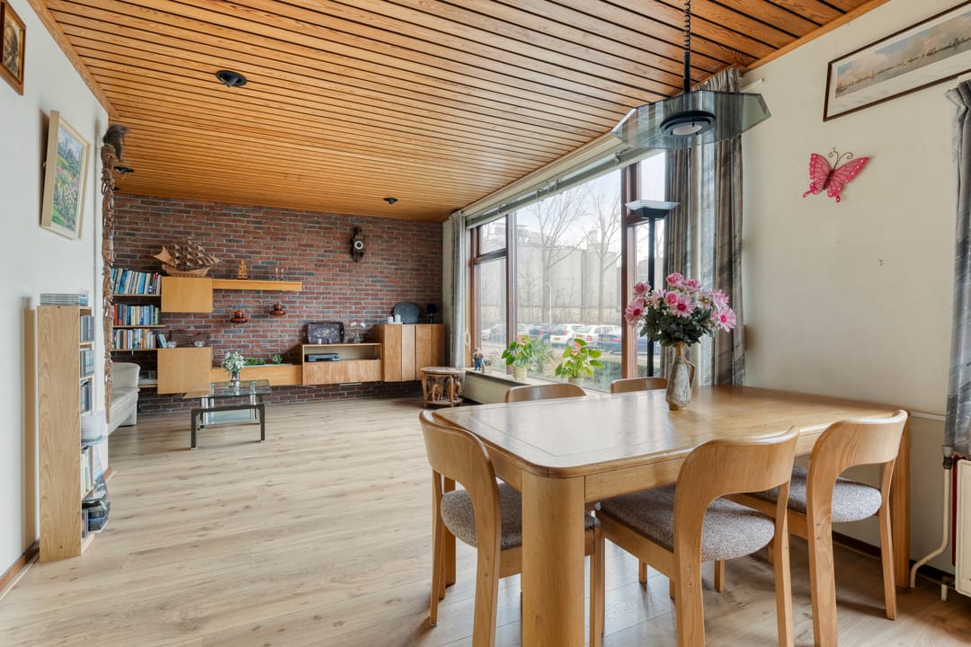 Photo 11 of Surinamestraat 1