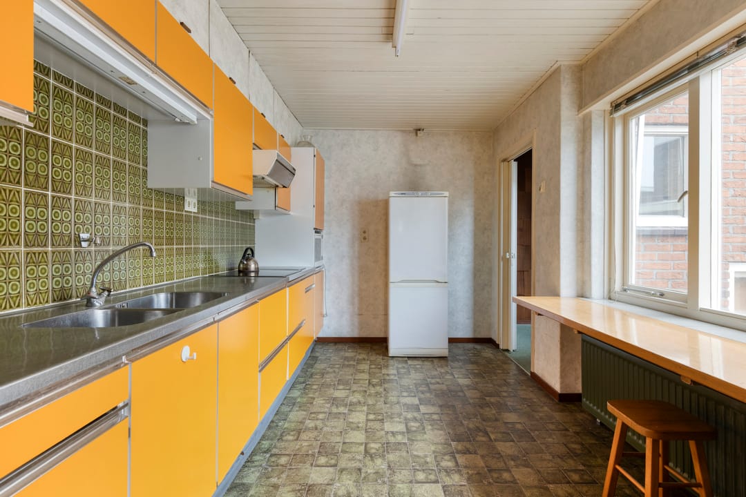 Photo 13 of Surinamestraat 1