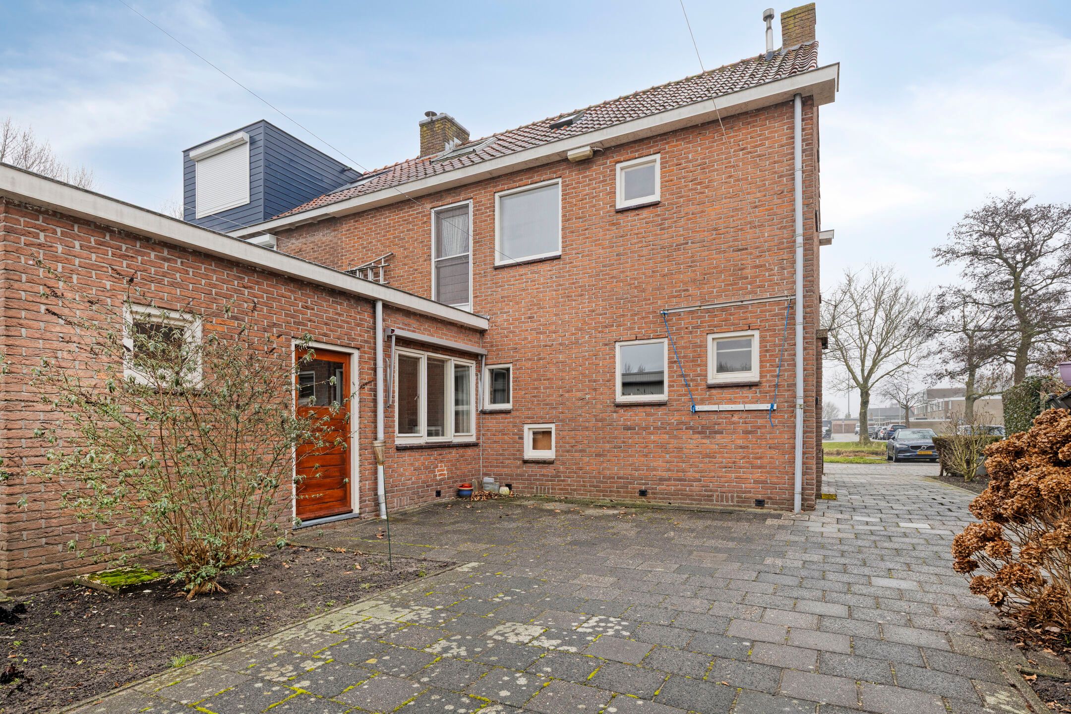 Photo 30 of Surinamestraat 1